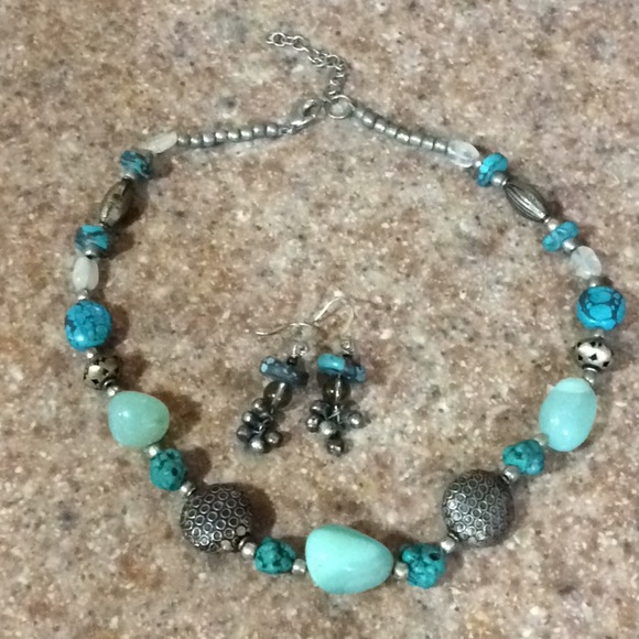 Beautiful Statement Necklace w/ Matching Earrings - Picture 6 of 9